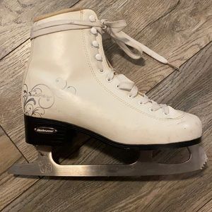 Bladerunner white ice skates size 7